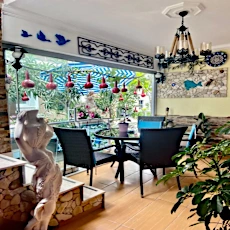 Can Butik Pansiyon Çeşme